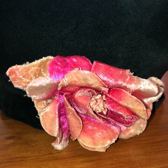 TOSCA Vintage Felt Bubble Hat Forest Green w/ Pink Velour Flower Made in Italy main image 3